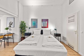 2 habitaciones, tabla de planchar con plancha, wifi y ropa de cama 