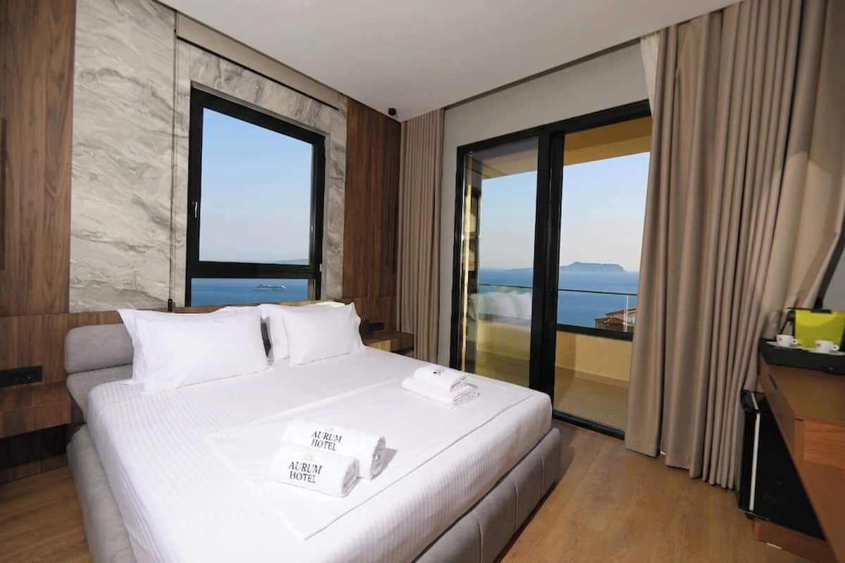 Deluxe Double Room, Sea View | Soundproofing, WiFi (free), bed sheets
