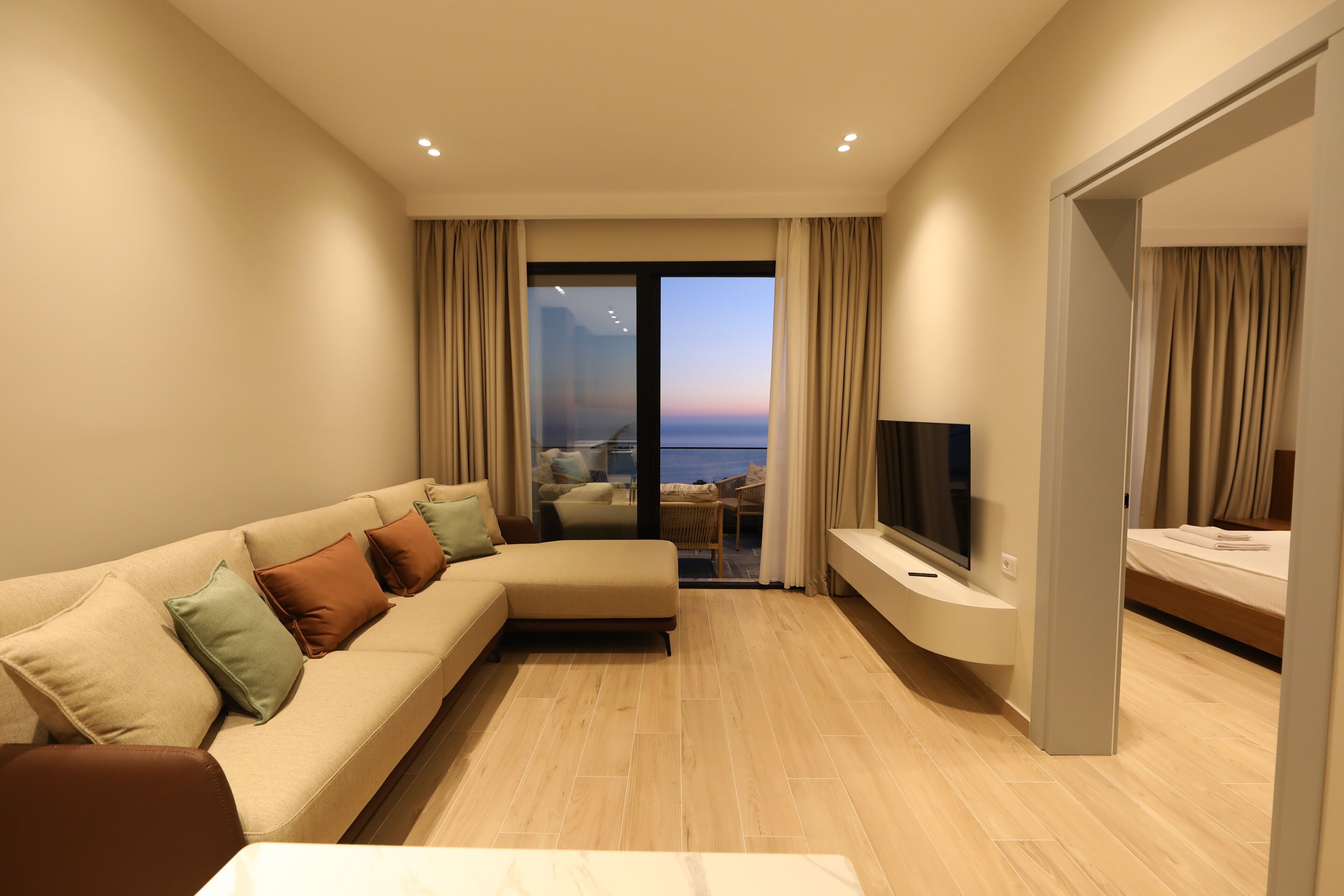 Leilighet, balkong | Oppholdsområde | En 32-tommers Flatskjerm-TV med kabel-kanaler