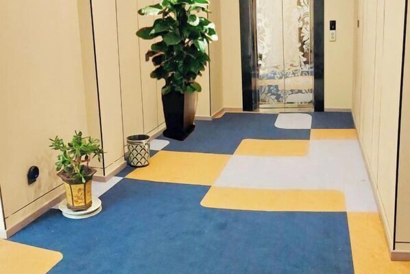 Interior - Huiyuge Business Hotel, Luxian County (Jing County)