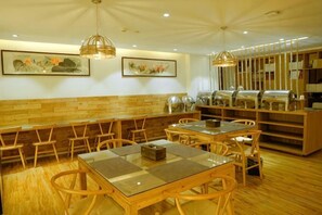 A restaurant with wooden furniture, tables, chairs, and hanging light fixtures. - Wending Yaxuan Hotel (Zhengzhou)