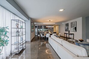 Televisión, oficina