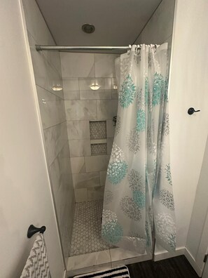 Toallas, jabón, papel de baño