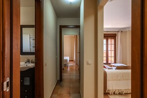 2 habitaciones, tabla de planchar con plancha y wifi gratis 