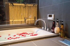 Iron/ironing board - Kyomachi Hoshizuki (Kyoto)