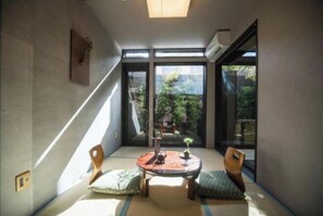 Iron/ironing board - Kyomachi Hoshizuki (Kyoto)