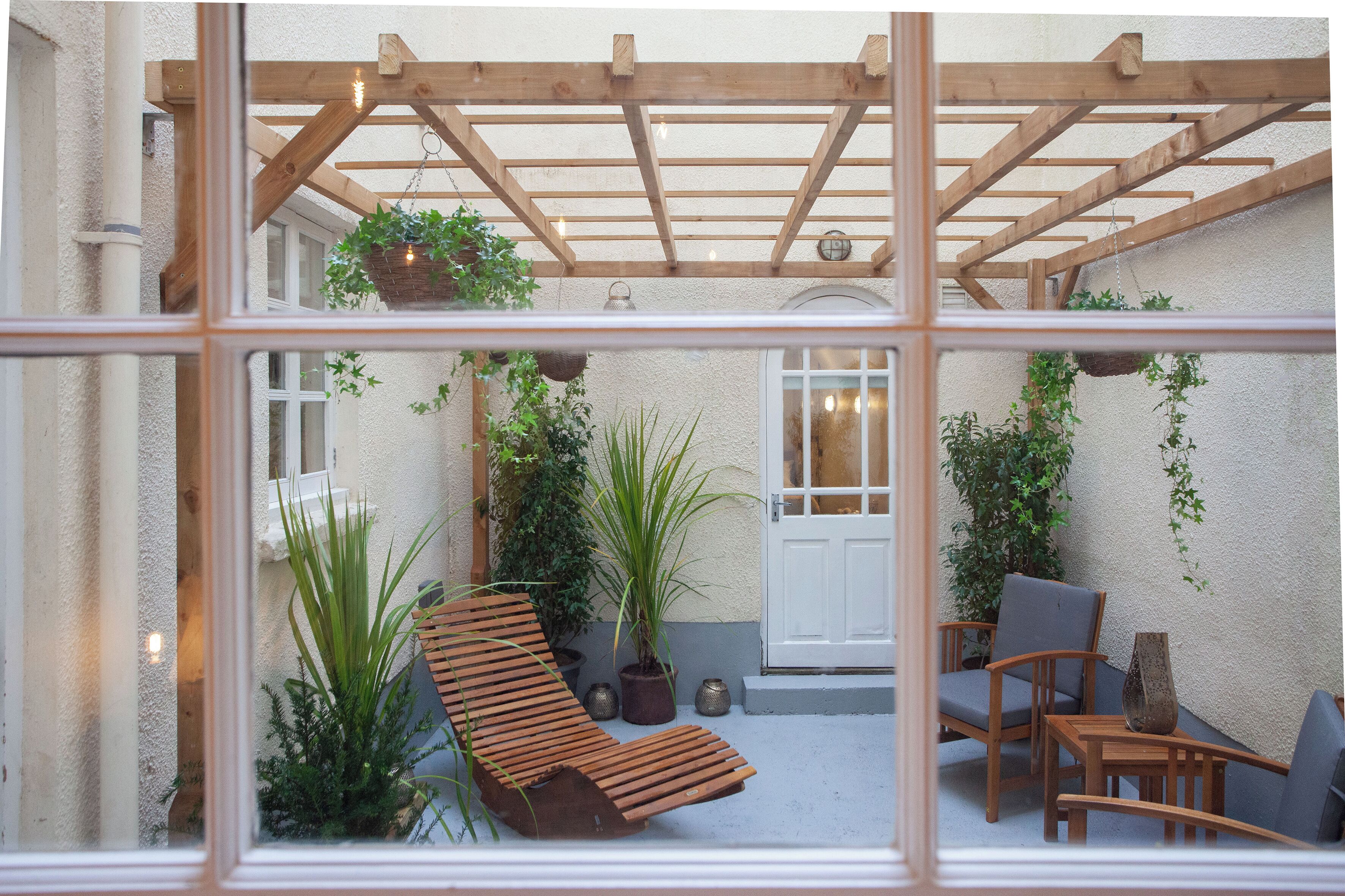 Higgihaus Apt 1 #36-37 Royal York Crescent | Terrace/patio