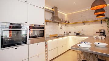 Higgihaus Apt 1 #36-37 Royal York Crescent | Private kitchen | Electric kettle