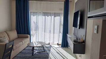 Appartement, 1 chambre, patio, vue jardin | Coin séjour