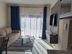 Apartment, 1 Bedroom, Patio, Garden View | Living area