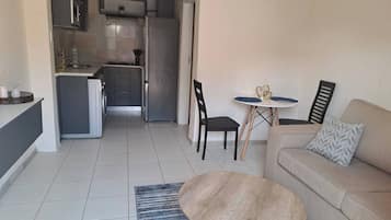 Apartment, 1 Bedroom, Patio, Garden View | Interior