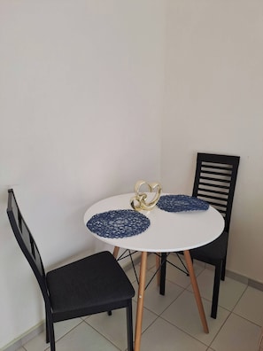 Apartment, 1 Bedroom, Patio, Garden View | Interior
