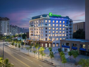 A Holiday Inn Express hotel with a modern design, multiple floors, and a prominent green logo. - Holiday Inn Express Datong Pingcheng (Datong)