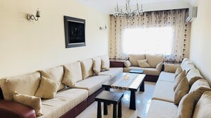 Smart TV - Appartement Dans un Complexe Avec Piscine à Malabata (Tanger)