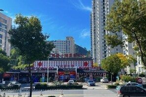 Free self-parking - Boan SOHO Hotel (Shiyan)