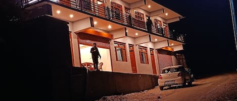 Mặt tiền nơi lưu trú