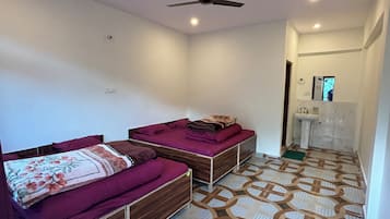 Standardværelse til 4 personer - bjergudsigt | Indgang