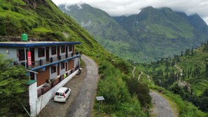 Exterior - Kuari Pass Inn (Joshimath)