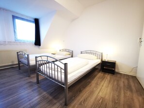 2 bedrooms, iron/ironing board, WiFi, bed sheets