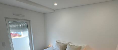 3 bedrooms, travel crib, WiFi, bed sheets