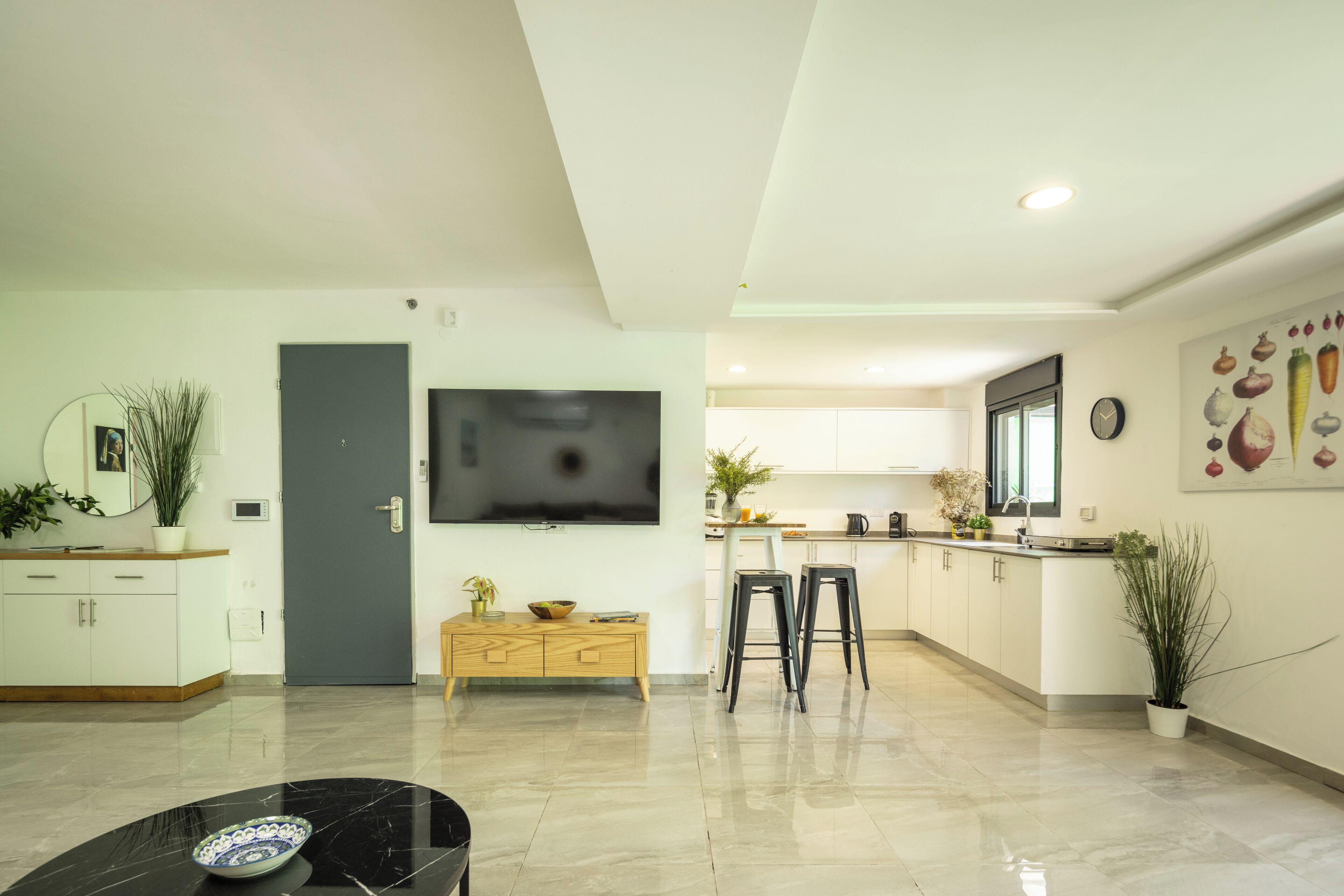 Leilighet, hageutsikt | Oppholdsområde | TV