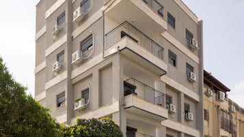 Modern 2BR Apartment Near Bahai Gardens - Haifa | Interior