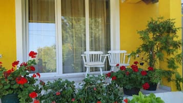 Căn hộ (One Bedroom Apartment with Balcony) | Ngoại thất