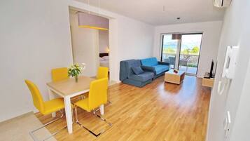 Apartment (Apartments Kula - Two Bedroom Apartme) | Dining room