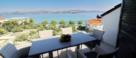 Apartament (Three Bedroom Apartment with Terrace ) | Terrassa o pati