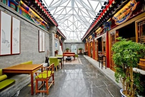 A traditional Chinese-style interior with a high ceiling and a central open space. - Ancient City Old Courtyard Boutique Hotel (Beijing)