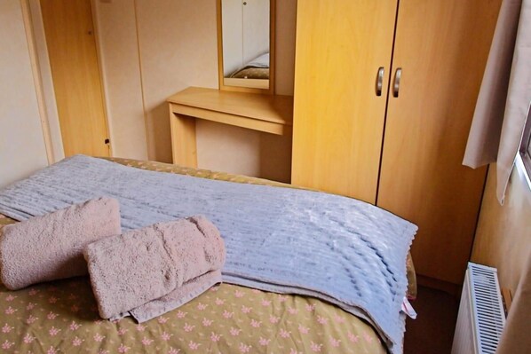 Room - Mobile Home - Sleeps 6 - Pets Ok - Parking (Birra)