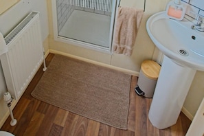 Bathroom - Mobile Home - Sleeps 6 - Pets Ok - Parking (Birra)