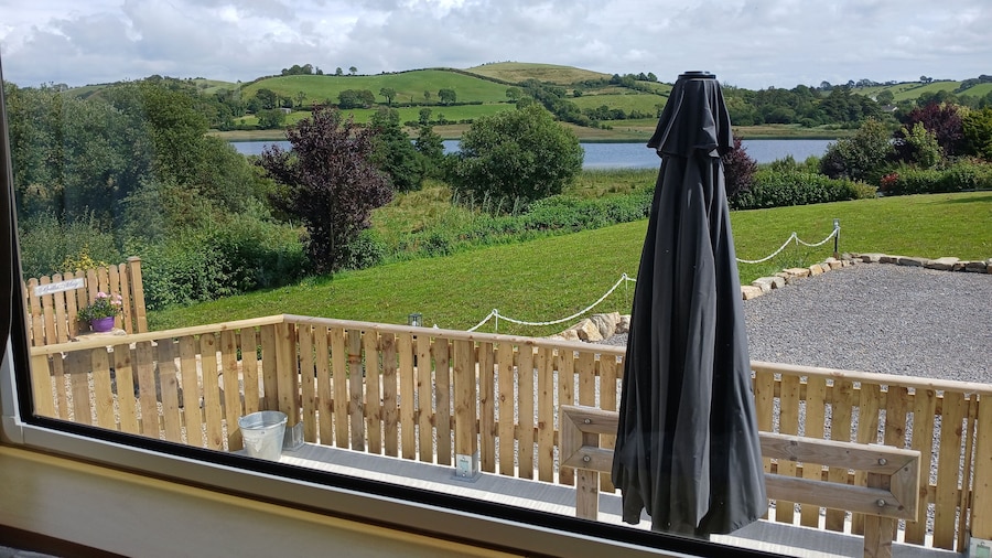 Mobile Home - Sleeps 6 - Pets Ok - Parking