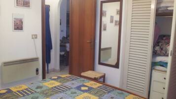 1 bedroom, bed sheets