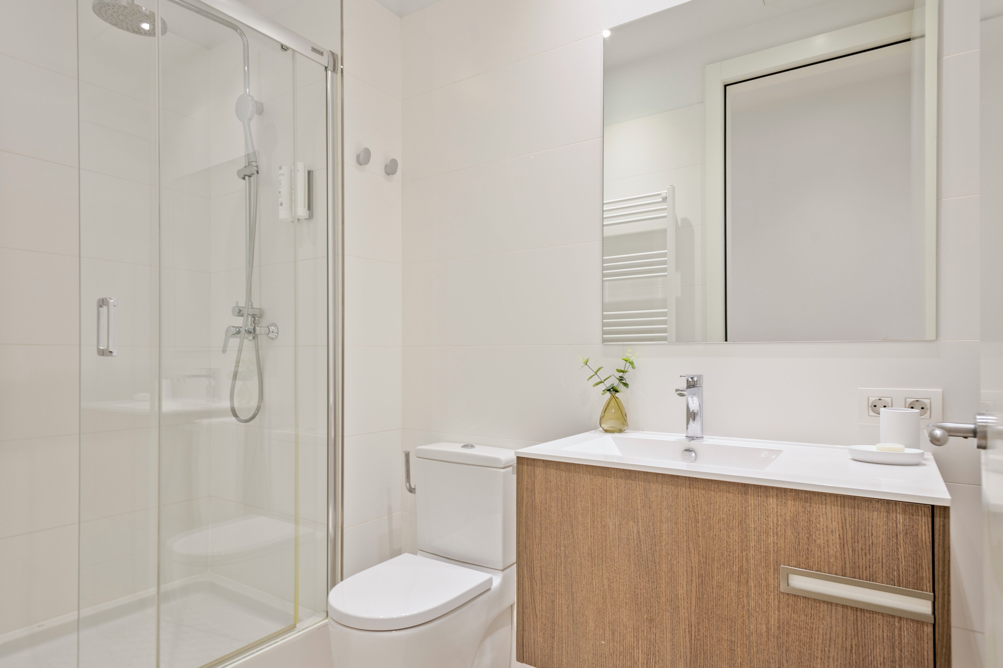 Superior Apartment | Bathroom | Shower, hair dryer, towels, soap