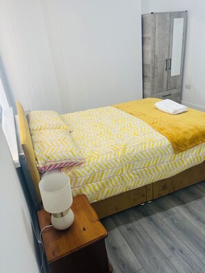 House | 5 bedrooms, iron/ironing board, free WiFi, bed sheets