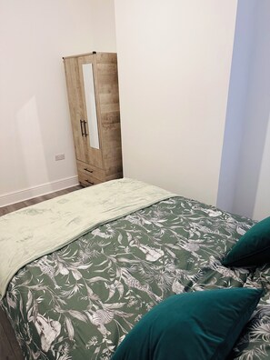 Casa | 5 dormitorios, tabla de planchar con plancha, wifi gratis y ropa de cama