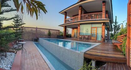 4-bedroom villa in charming Cho Lae with WiFi, AC. Enjoy your stay