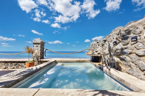 Villa Avalon - Ocean front property located in Rincon