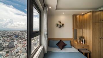 Deluxe Apartment, Sea View | 2 bedrooms, hypo-allergenic bedding, individually furnished, desk