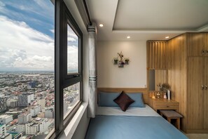 Deluxe Apartment, Sea View | 2 bedrooms, hypo-allergenic bedding, individually furnished, desk