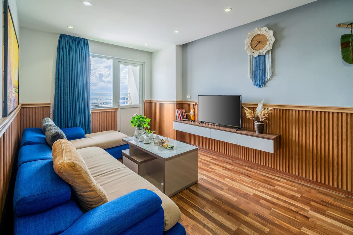 Deluxe-Apartment, Meerblick | Wohnbereich | Smart-TV
