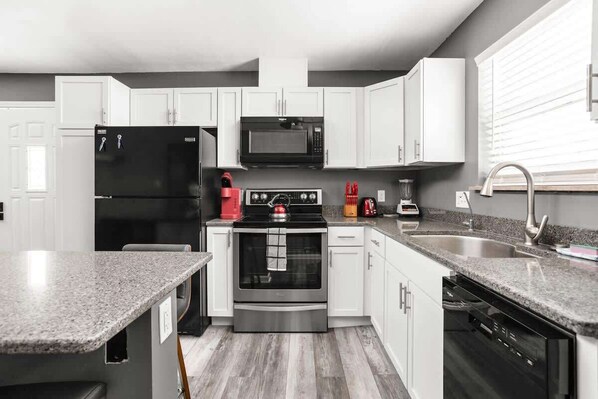 Fridge, microwave, oven, stovetop - Townhouse in Prime Carmel Location! (Indianapolis)