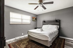 3 makuuhuonetta, silitysrauta/-lauta, Wi-Fi, vuodevaatteet