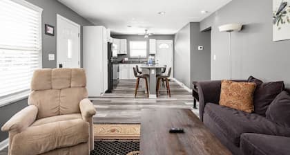 Townhouse in Prime Carmel Location!
