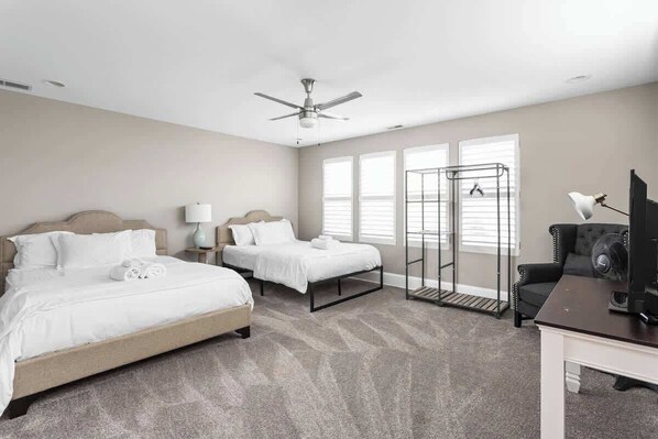 4 bedrooms, iron/ironing board, WiFi