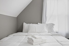4 bedrooms, iron/ironing board, WiFi, bed sheets