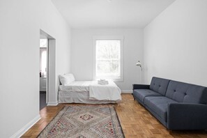 3 bedrooms, iron/ironing board, WiFi, bed sheets - Downtown Indy sanctuary, skyline views (Indianapolis)