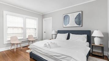 3 chambres, fer et planche à repasser, Wi-Fi, draps fournis