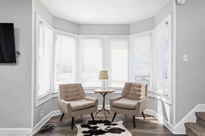 Interior - Charming Getaway - Outdoor Deck - Patio (Indianapolis)